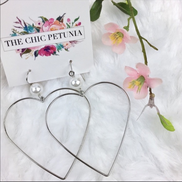 Heart Statement Dangle Earrings - Picture 2 of 3